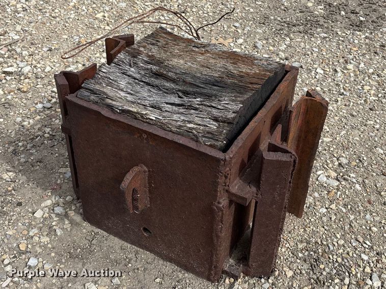 image for item EA4690 Pile driver