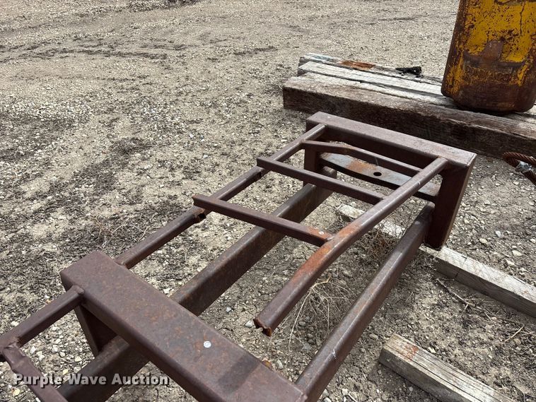 image for item EA4690 Pile driver