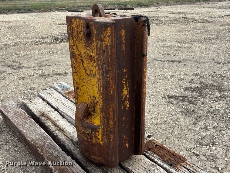 image for item EA4690 Pile driver