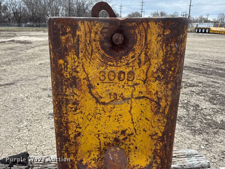 image for item EA4690 Pile driver