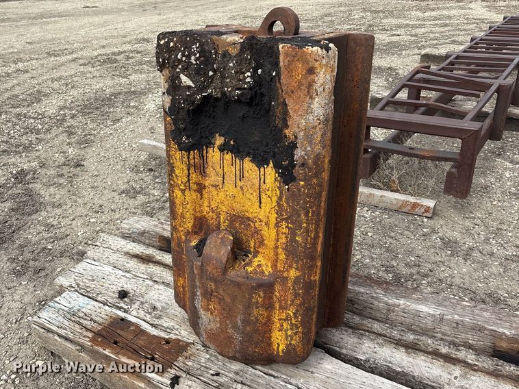 image for item EA4690 Pile driver