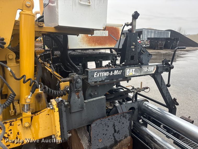 image for item EA4741 2008 Caterpillar AP-1000-D paver