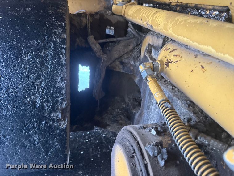 image for item EA4741 2008 Caterpillar AP-1000-D paver