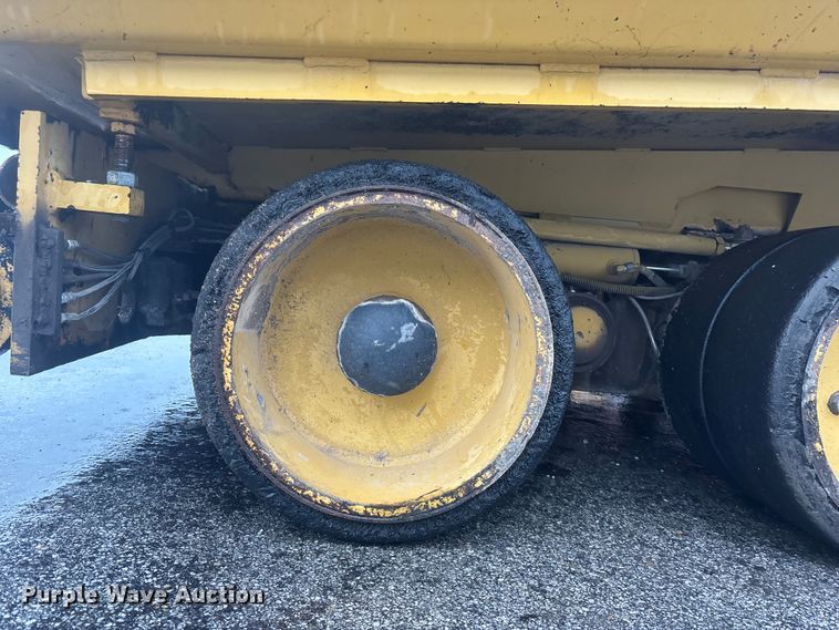 image for item EA4741 2008 Caterpillar AP-1000-D paver