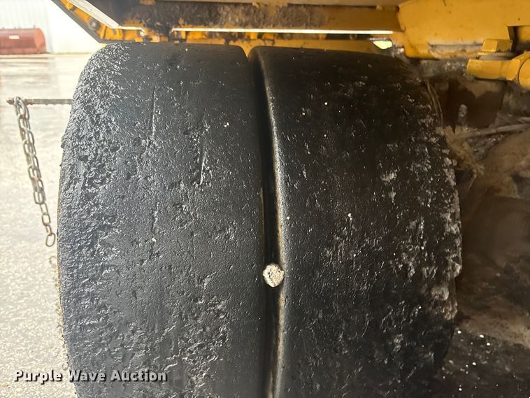 image for item EA4741 2008 Caterpillar AP-1000-D paver