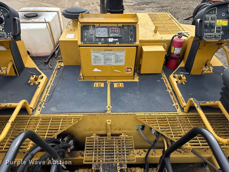 image for item EA4742 2009 Caterpillar AP-1055D paver