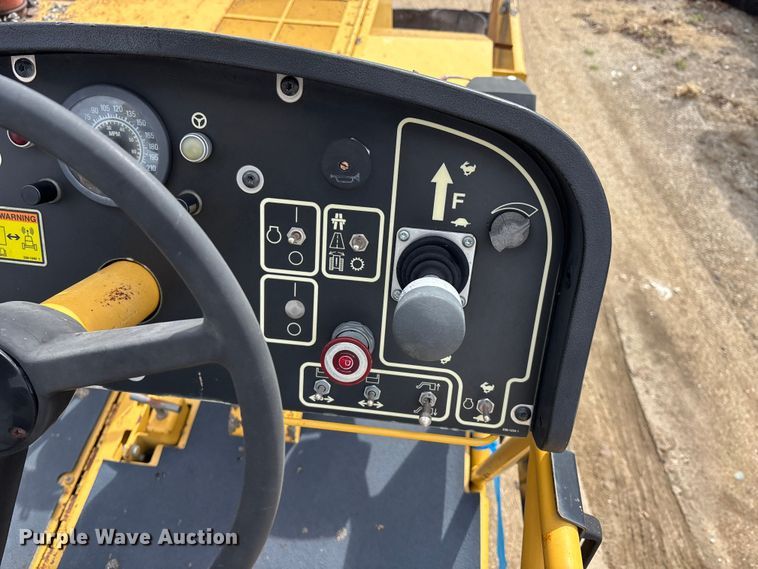 image for item EA4742 2009 Caterpillar AP-1055D paver