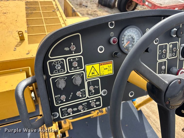 image for item EA4742 2009 Caterpillar AP-1055D paver