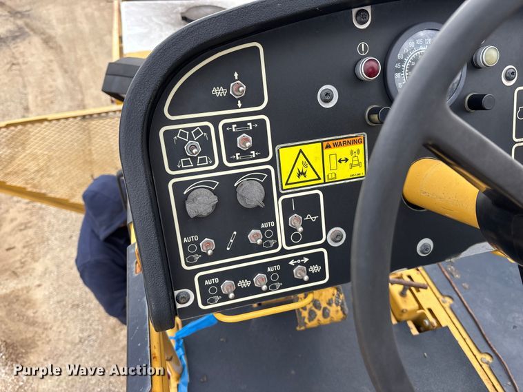 image for item EA4742 2009 Caterpillar AP-1055D paver