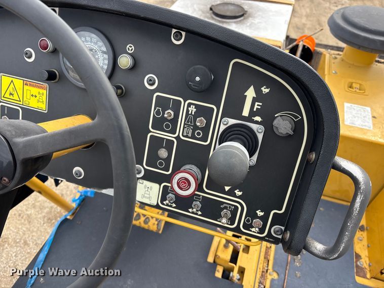 image for item EA4742 2009 Caterpillar AP-1055D paver