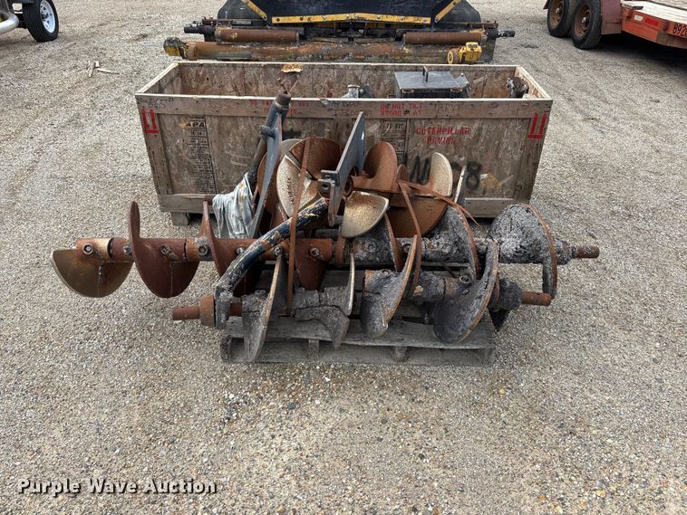 image for item EA4742 2009 Caterpillar AP-1055D paver