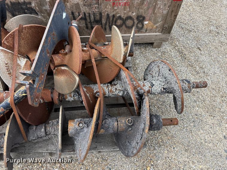 image for item EA4742 2009 Caterpillar AP-1055D paver