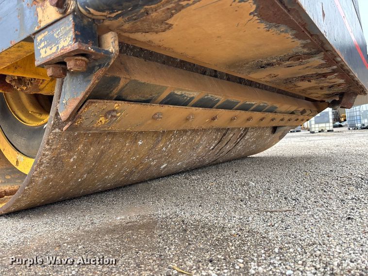 image for item EA4744 Hypac C778B double drum vibratory roller