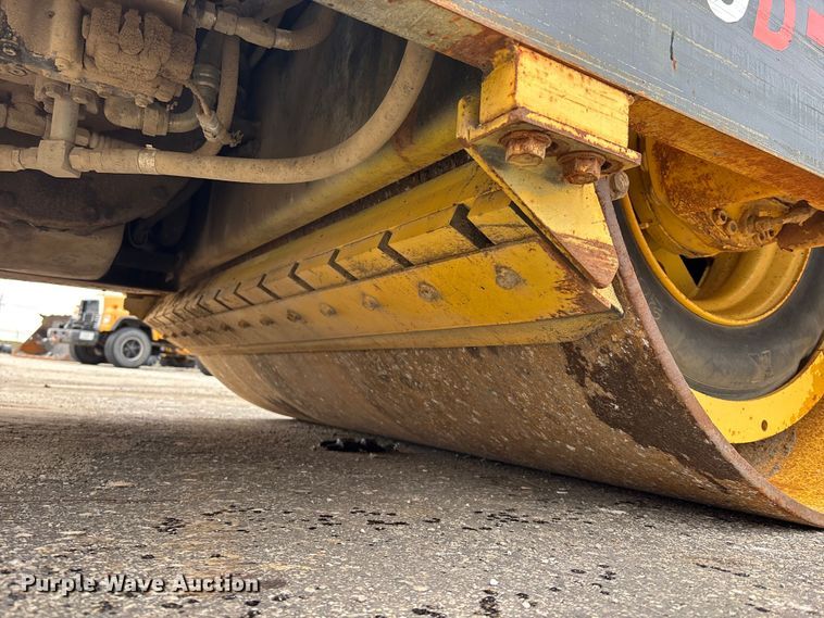 image for item EA4744 Hypac C778B double drum vibratory roller