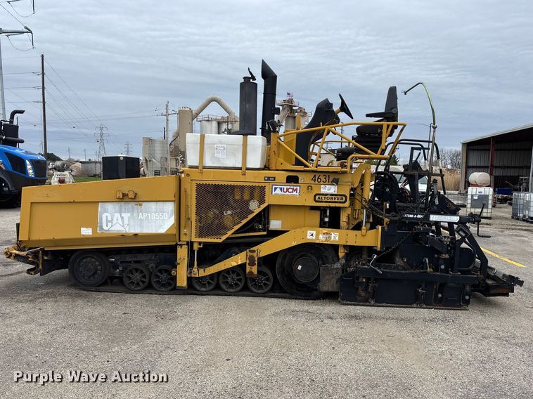 image for item EA4746 2010 Caterpillar AP–1055D paver