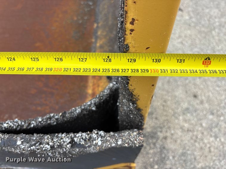 image for item EA4746 2010 Caterpillar AP–1055D paver