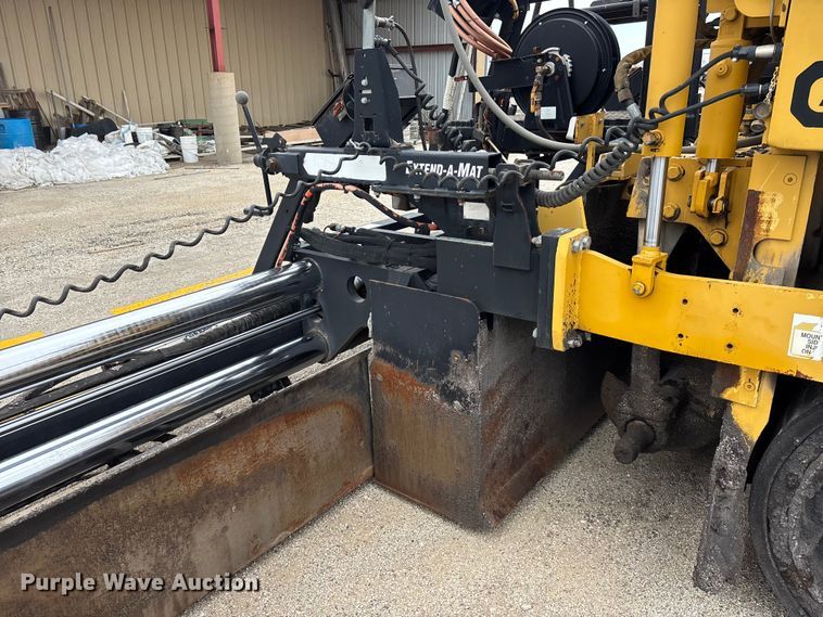 image for item EA4746 2010 Caterpillar AP–1055D paver