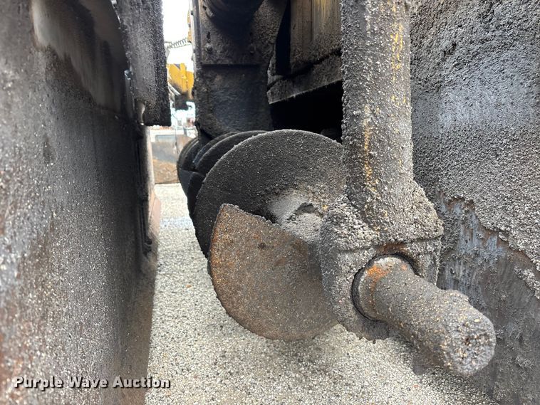 image for item EA4746 2010 Caterpillar AP–1055D paver