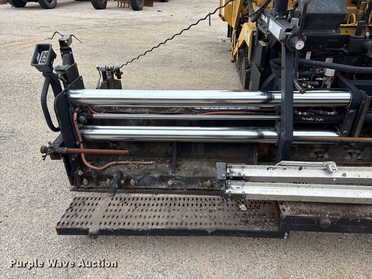 image for item EA4746 2010 Caterpillar AP–1055D paver