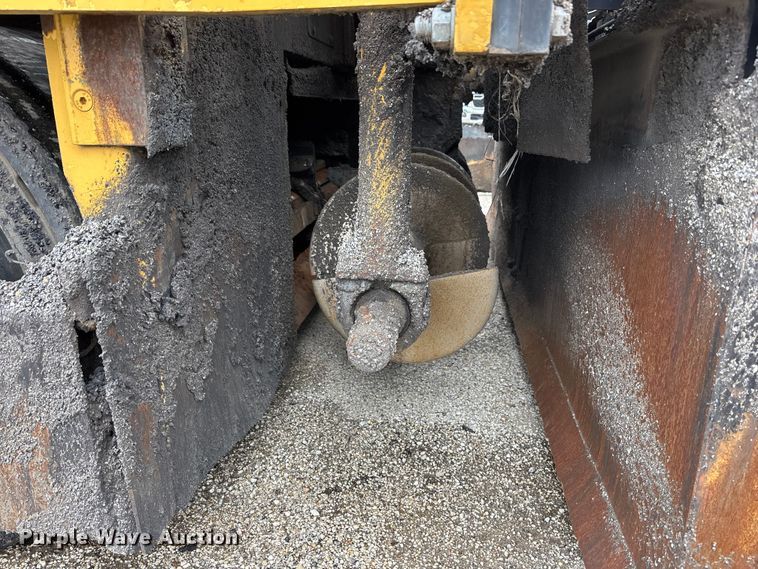 image for item EA4746 2010 Caterpillar AP–1055D paver