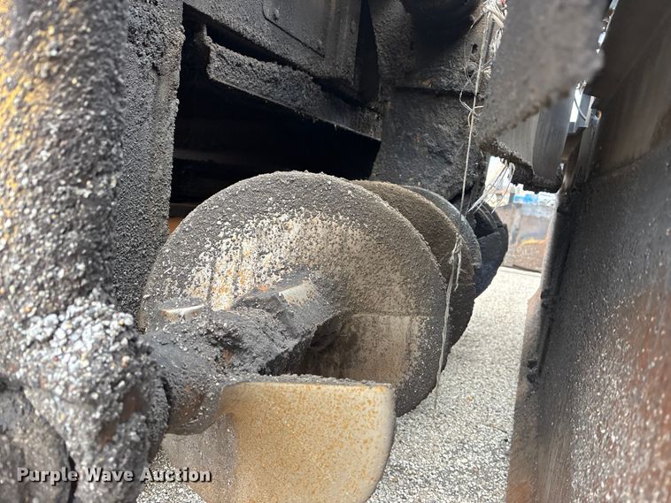 image for item EA4746 2010 Caterpillar AP–1055D paver