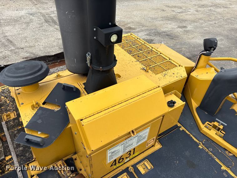 image for item EA4746 2010 Caterpillar AP–1055D paver