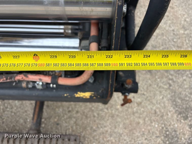 image for item EA4746 2010 Caterpillar AP–1055D paver