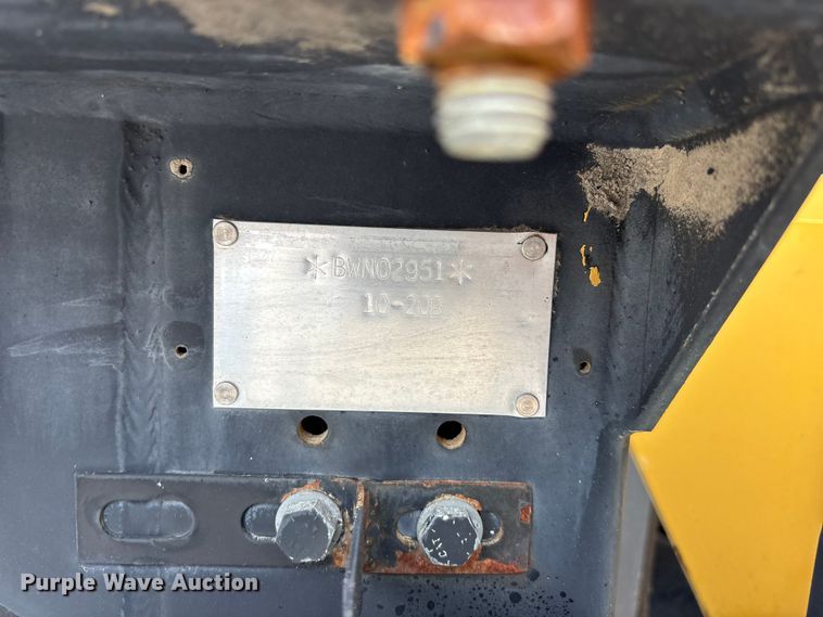 image for item EA4746 2010 Caterpillar AP–1055D paver