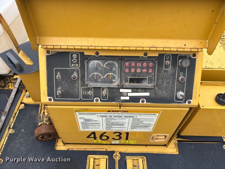 image for item EA4746 2010 Caterpillar AP–1055D paver