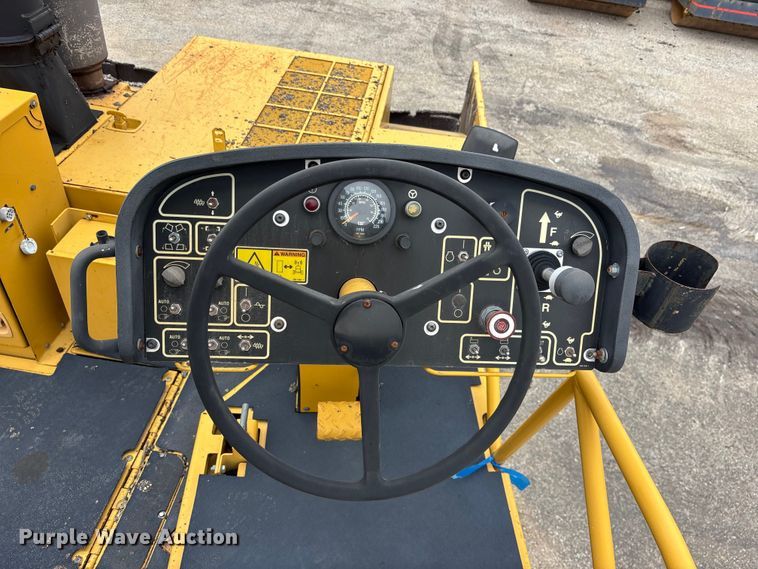 image for item EA4746 2010 Caterpillar AP–1055D paver