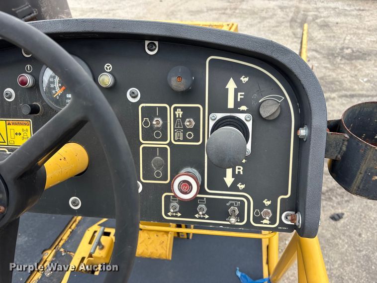 image for item EA4746 2010 Caterpillar AP–1055D paver