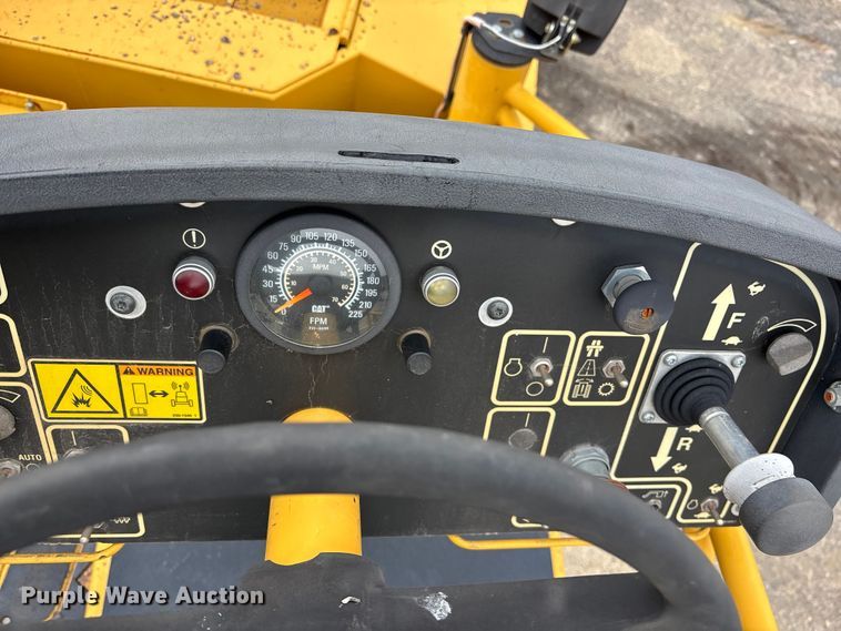 image for item EA4746 2010 Caterpillar AP–1055D paver