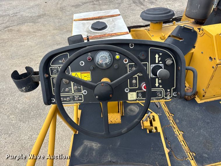 image for item EA4746 2010 Caterpillar AP–1055D paver