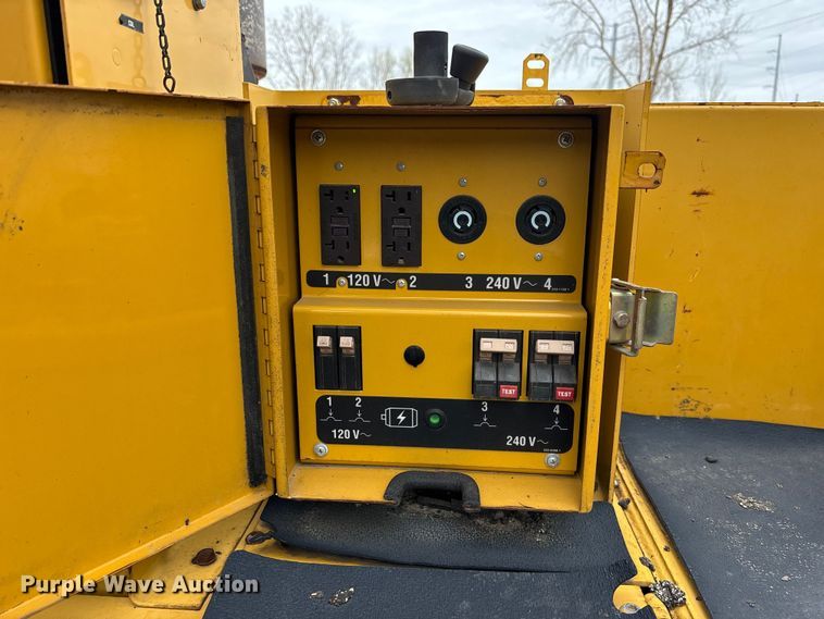 image for item EA4746 2010 Caterpillar AP–1055D paver