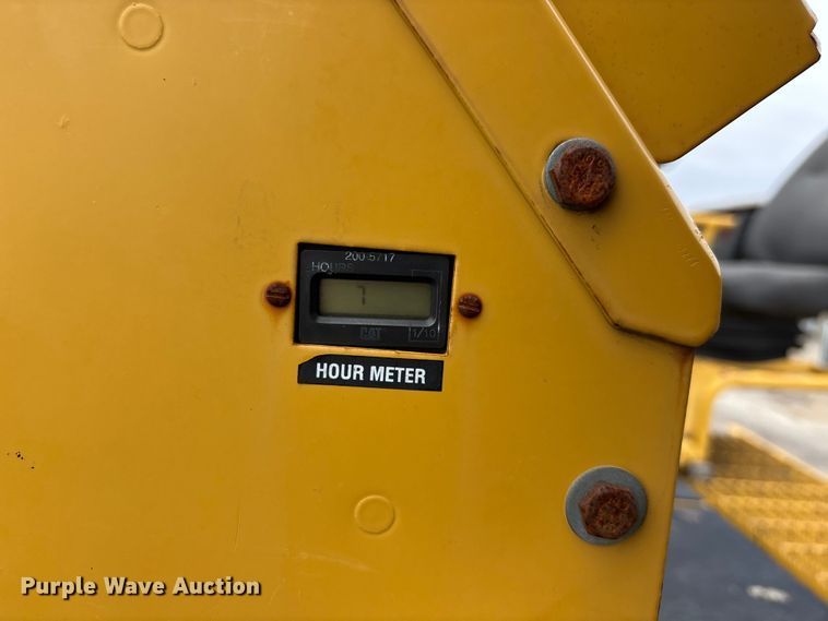 image for item EA4746 2010 Caterpillar AP–1055D paver