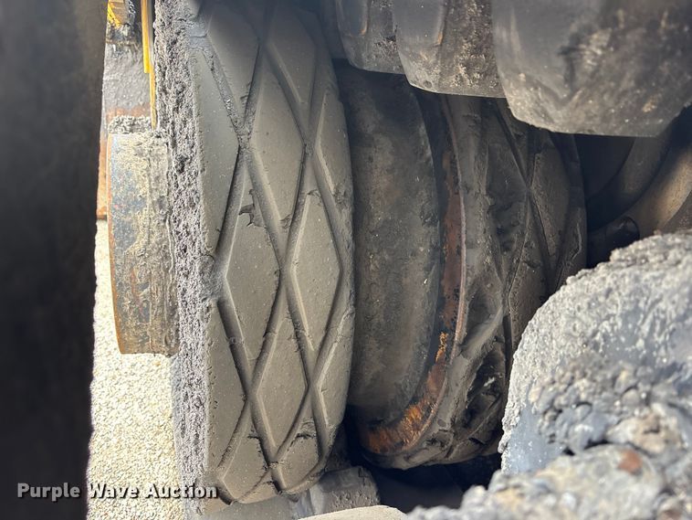 image for item EA4746 2010 Caterpillar AP–1055D paver