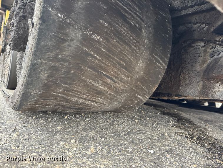 image for item EA4746 2010 Caterpillar AP–1055D paver