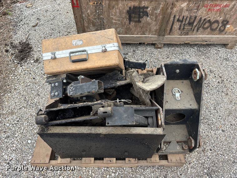 image for item EA4746 2010 Caterpillar AP–1055D paver