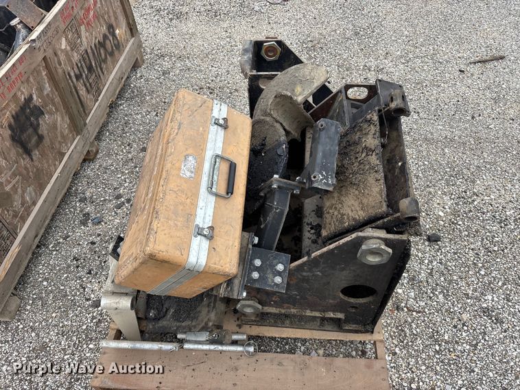 image for item EA4746 2010 Caterpillar AP–1055D paver