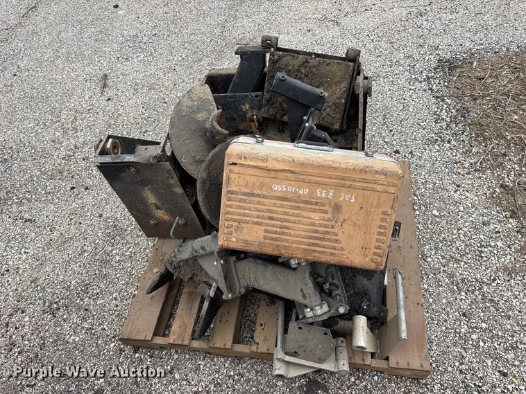 image for item EA4746 2010 Caterpillar AP–1055D paver