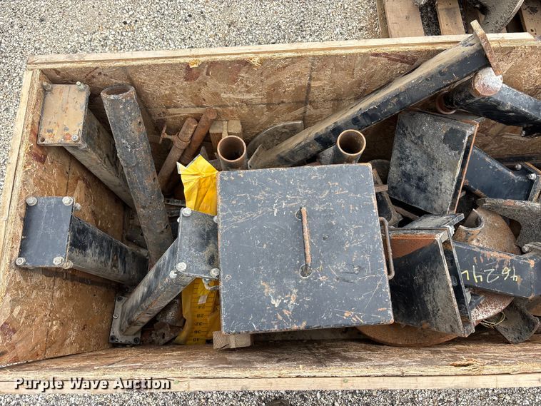 image for item EA4746 2010 Caterpillar AP–1055D paver