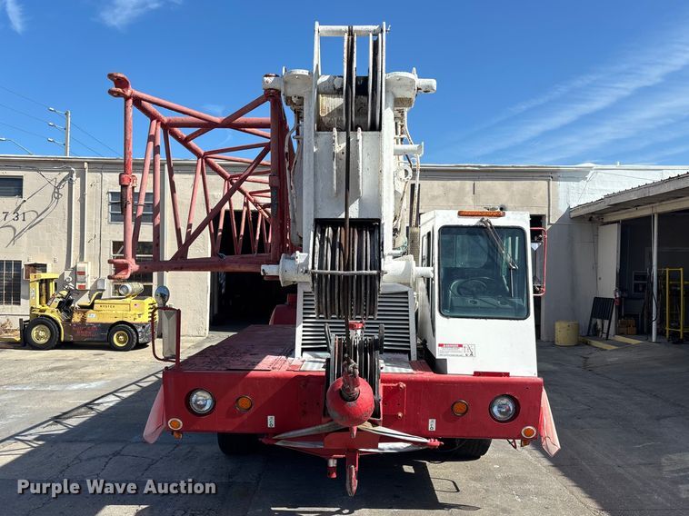 image for item EA5470 1983 Linkbelt HTC1040 crane truck