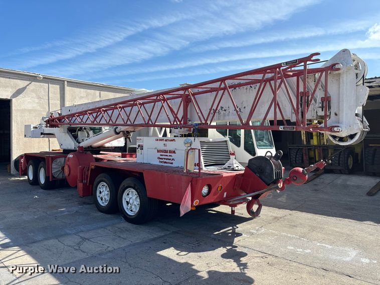 image for item EA5470 1983 Linkbelt HTC1040 crane truck