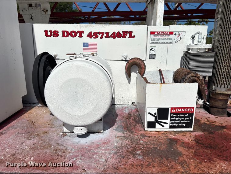 image for item EA5470 1983 Linkbelt HTC1040 crane truck