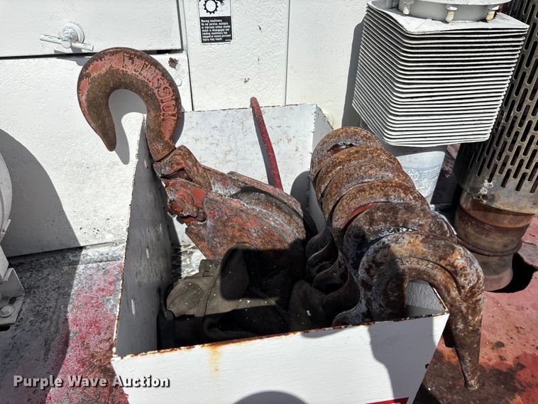 image for item EA5470 1983 Linkbelt HTC1040 crane truck