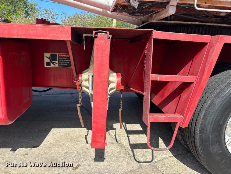 image for item EA5470 1983 Linkbelt HTC1040 crane truck