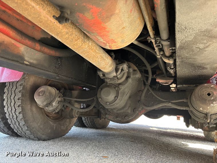 image for item EA5470 1983 Linkbelt HTC1040 crane truck