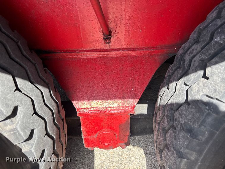 image for item EA5470 1983 Linkbelt HTC1040 crane truck