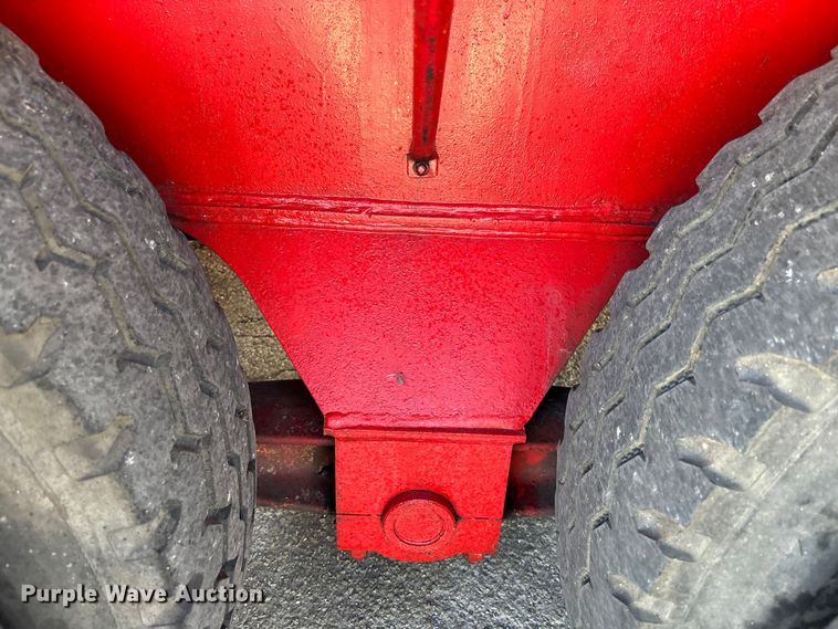 image for item EA5470 1983 Linkbelt HTC1040 crane truck