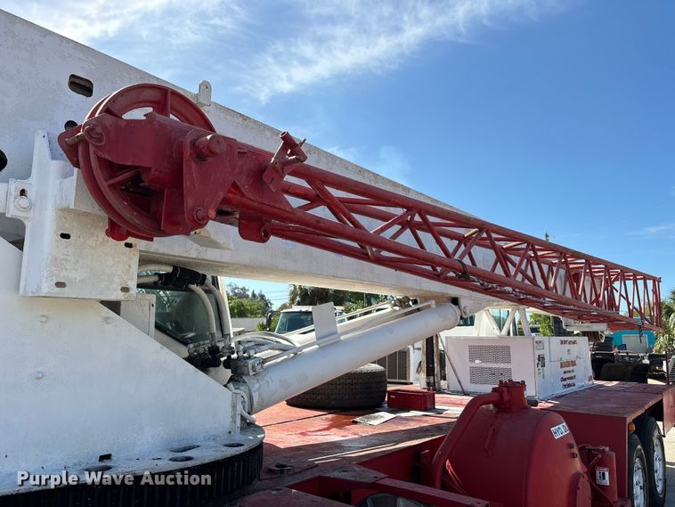 image for item EA5470 1983 Linkbelt HTC1040 crane truck